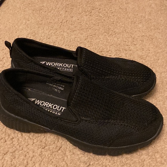 Extremely comfortable black workout shoes. Size 7 - Picture 7 of 7
